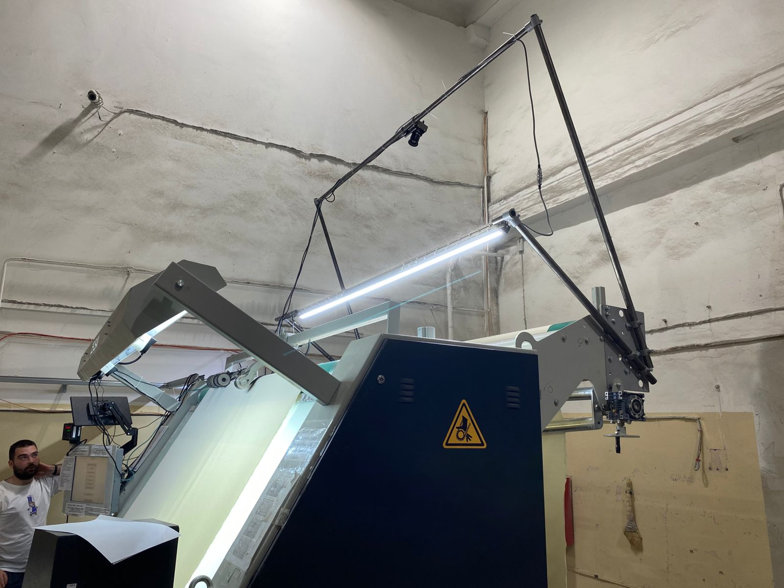 LEO 8192G-L14gc and Encoders: A Sync Solution for Textile Scanning?